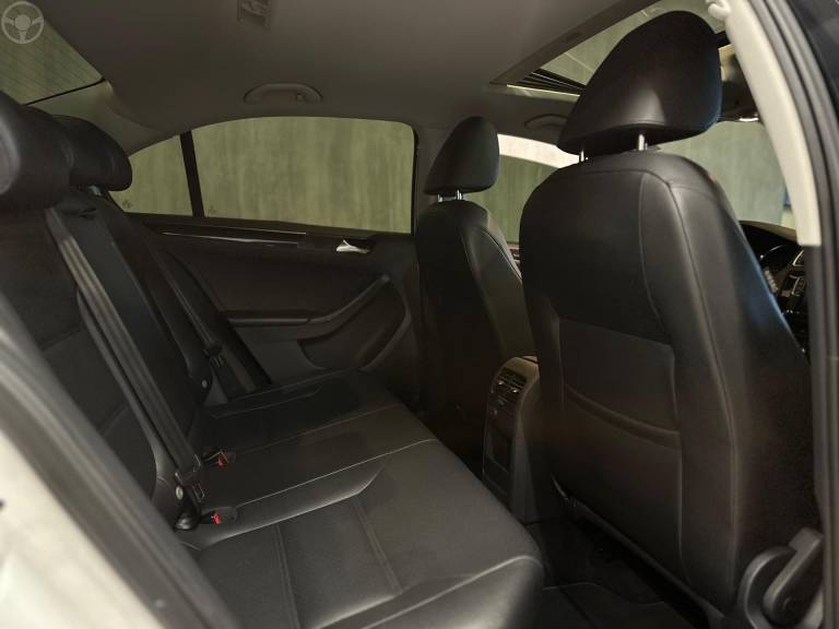 VOLKSWAGEN - JETTA 2.0 TSI HIGHLINE 211CV 4P TIPTRONIC - 2017/2017 - BRANCA - R$ 110.900,00