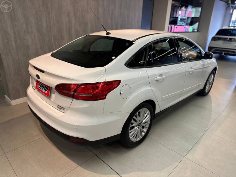 FORD - FOCUS 2.0 SE SEDAN 16V FLEX 4P AUTOMÁTICO - 2015/2016 - BRANCA - R$ 62.900,00
