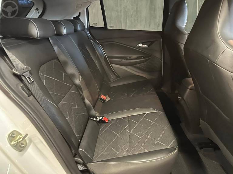 CHEVROLET - ONIX 1.0 PREMIER 12V TURBO FLEX 4P AUTOMÁTICO - 2020/2021 - BRANCA - R$ 78.900,00