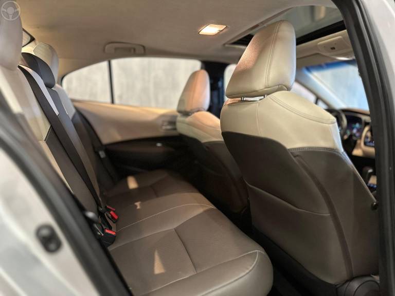 TOYOTA - COROLLA 1.8 ALTIS PREMIUM 16V HÍBRIDO 4P AUTOMÁTICO - 2021/2022 - PRATA - R$ 143.900,00