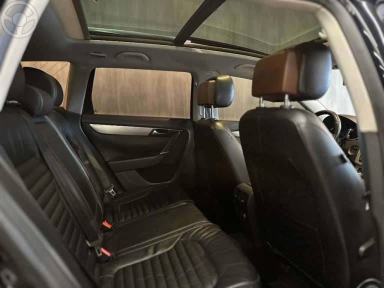 VOLKSWAGEN - PASSAT 2.0 FSI HIGHLINE VARIANT 16V TURBO 4P TIPTRONIC - 2011/2012 - PRETA - R$ 68.900,00