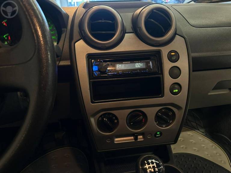 FORD - FIESTA 1.6 ROCAM SEDAN 8V FLEX 4P MANUAL - 2008/2008 - PRETA - R$ 21.900,00
