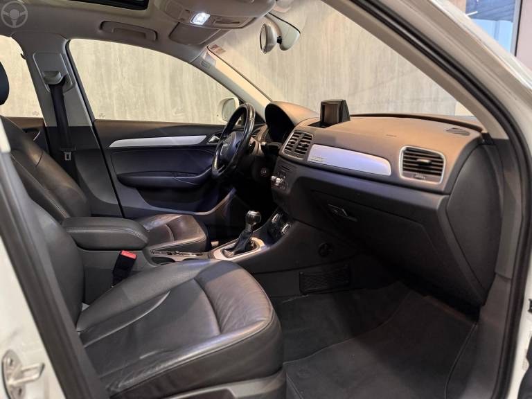 AUDI - Q3 2.0 TFSI AMBIENTE QUATTRO 4P S TRONIC - 2015/2015 - BRANCA - R$ 93.900,00