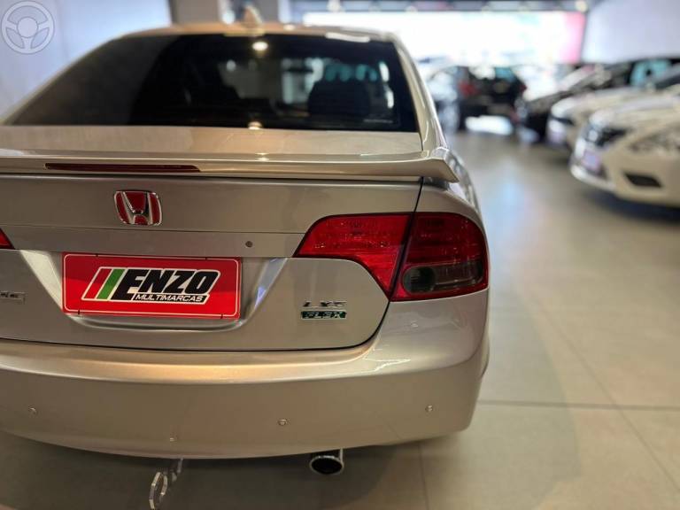 HONDA - CIVIC 1.8 LXS 16V FLEX 4P MANUAL - 2008/2008 - PRATA - R$ 51.900,00