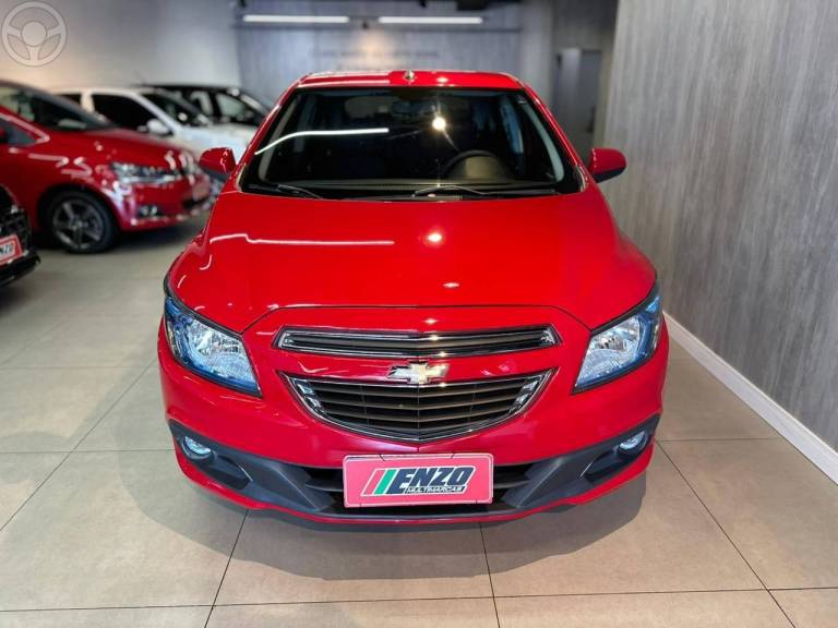 CHEVROLET - ONIX 1.4 MPFI LT 8V FLEX 4P MANUAL - 2015/2016 - VERMELHA - R$ 53.900,00