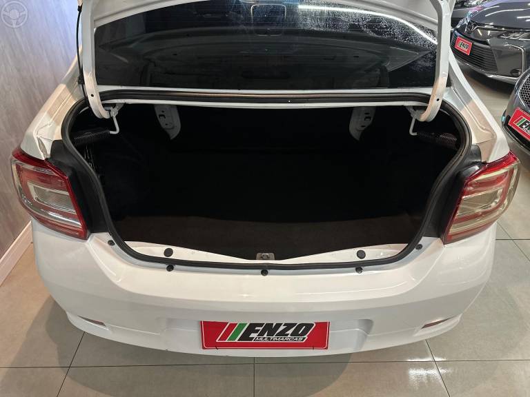 RENAULT - LOGAN 1.0 EXPRESSION 16V FLEX 4P MANUAL - 2015/2015 - BRANCA - R$ 36.900,00