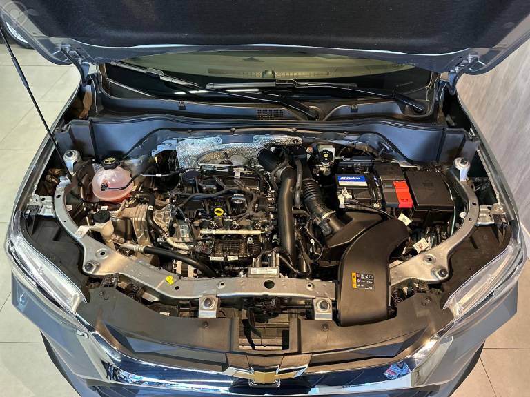 CHEVROLET - TRACKER 1.0 12V LT TURBO FLEX 4P AUTOMÁTICO - 2024/2025 - PRATA - R$ 129.900,00