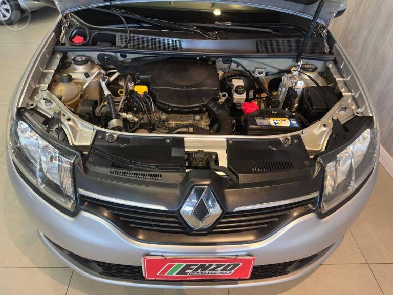 RENAULT - SANDERO 1.6 EXPRESSION 16V FLEX 4P MANUAL - 2016/2017 - PRATA - R$ 46.900,00