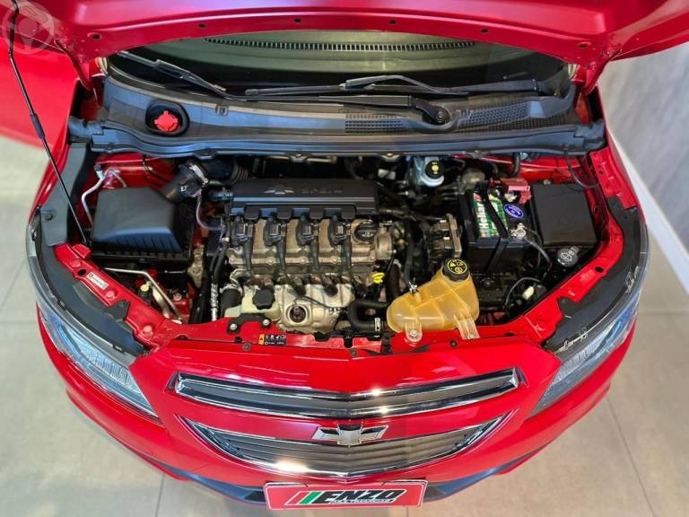 CHEVROLET - ONIX 1.4 MPFI LT 8V FLEX 4P MANUAL - 2015/2016 - VERMELHA - R$ 53.900,00