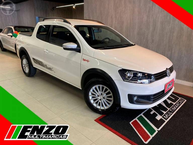 VOLKSWAGEN - SAVEIRO 1.6 MI ROCK IN RIO CD 8V FLEX 2P MANUAL - 2015/2016 - BRANCA - R$ 66.900,00