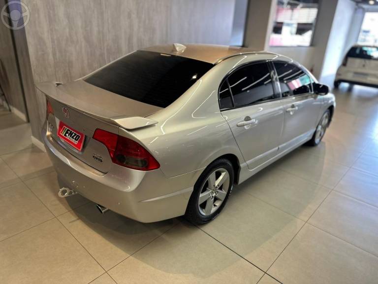 HONDA - CIVIC 1.8 LXS 16V FLEX 4P MANUAL - 2008/2008 - PRATA - R$ 51.900,00