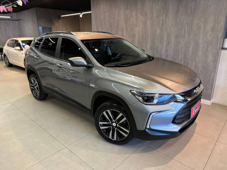 CHEVROLET - TRACKER 1.0 12V LT TURBO FLEX 4P AUTOMÁTICO - 2024/2025 - PRATA - R$ 129.900,00