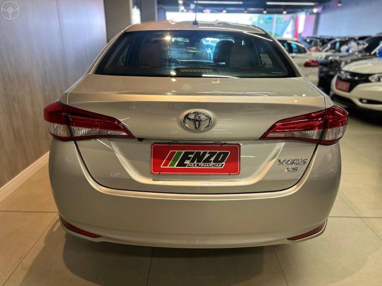 TOYOTA - YARIS 1.5 XS SEDAN 16V FLEX 4P AUTOMÁTICO - 2022/2023 - PRATA - R$ 95.900,00