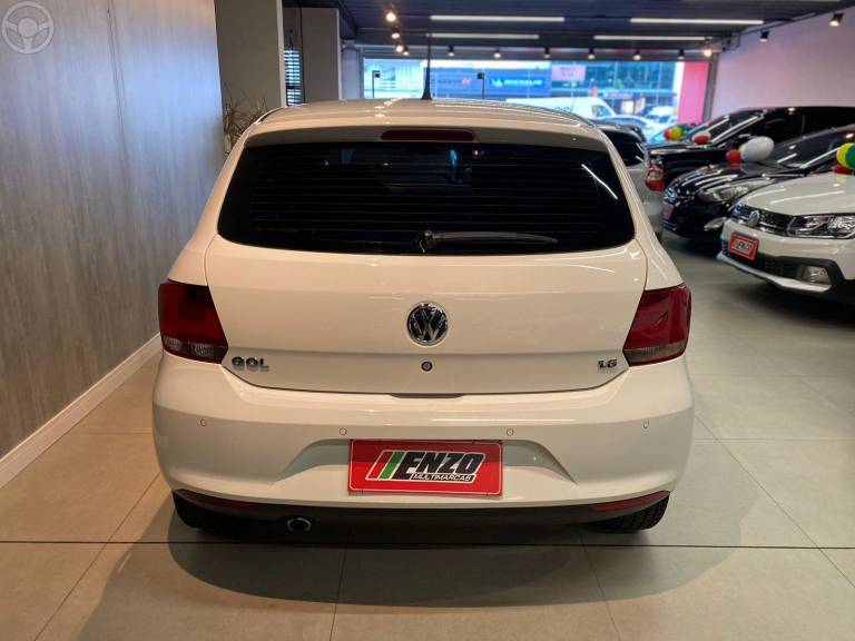 VOLKSWAGEN - GOL 1.6 MI HIGHLINE 8V FLEX 4P MANUAL - 2013/2014 - BRANCA - R$ 42.900,00