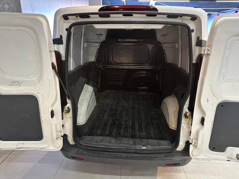 FIAT - FIORINO 1.4 ENDURANCE EVO 8V FLEX 2P MANUAL - 2021/2021 - BRANCA - R$ 76.900,00