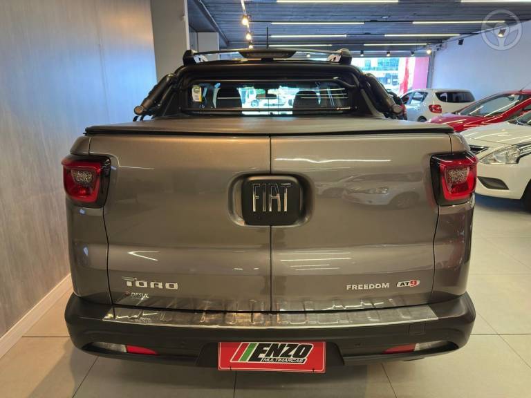 FIAT - TORO 2.0 16V TURBO DIESEL FREEDOM 4WD AT9 AUTOMÁTICO - 2019/2020 - CINZA - R$ 107.900,00