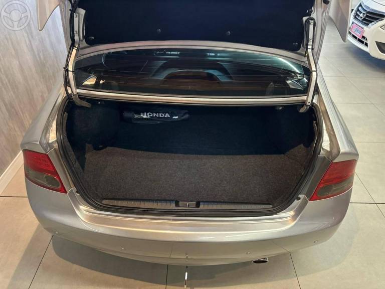 HONDA - CIVIC 1.8 LXS 16V FLEX 4P MANUAL - 2008/2008 - PRATA - R$ 51.900,00