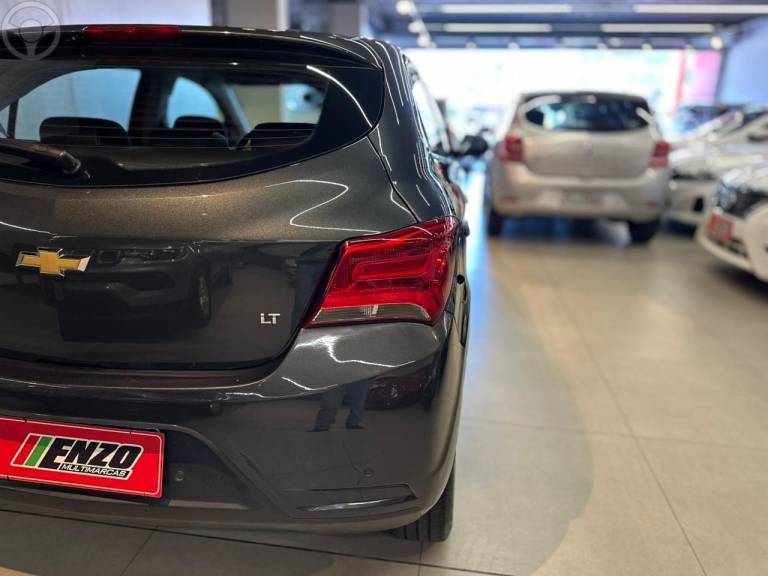 CHEVROLET - ONIX 1.4 MPFI LT 8V FLEX 4P MANUAL - 2019/2019 - CINZA - R$ 64.900,00