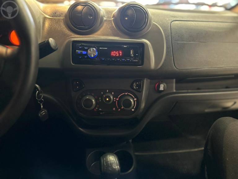 FIAT - UNO 1.0 EVO VIVACE 8V FLEX 4P MANUAL - 2013/2013 - CINZA - R$ 34.900,00