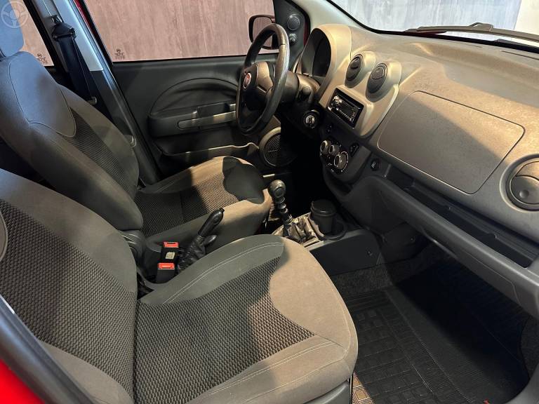 FIAT - UNO 1.0 EVO VIVACE 8V FLEX 4P MANUAL - 2012/2013 - VERMELHA - R$ 31.900,00