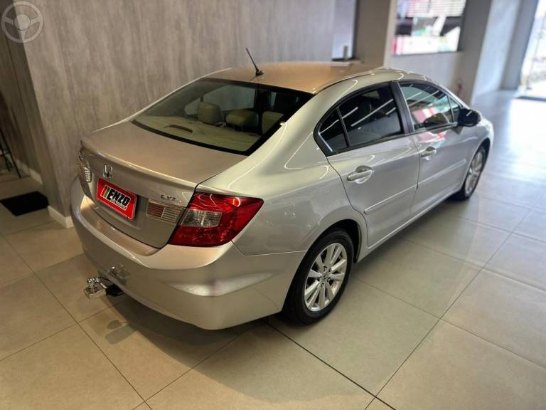 HONDA - CIVIC 1.8 LXS 16V FLEX 4P AUTOMÁTICO - 2012/2012 - PRATA - R$ 68.900,00