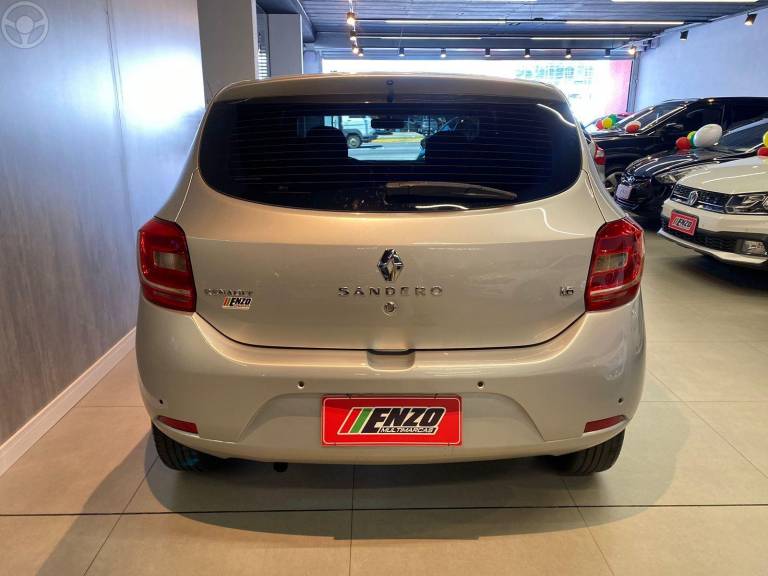 RENAULT - SANDERO 1.6 EXPRESSION 8V FLEX 4P MANUAL - 2015/2016 - PRATA - R$ 41.900,00