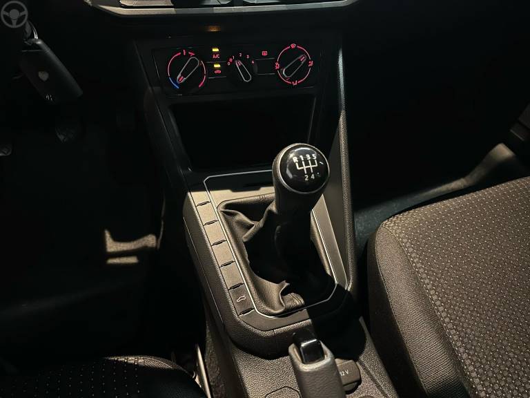VOLKSWAGEN - POLO 1.0MPI TOTAL FLEX MANUAL - 2020/2021 - BRANCA - R$ 69.900,00