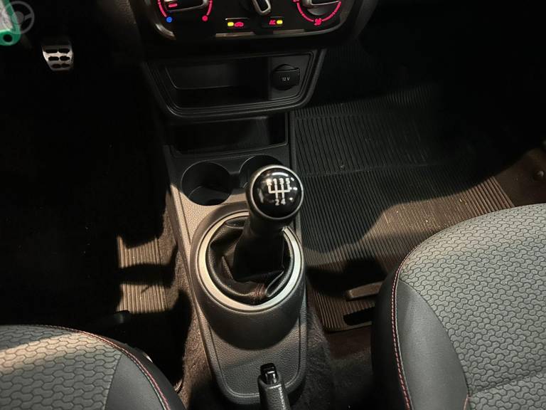 VOLKSWAGEN - SAVEIRO 1.6 MI ROCK IN RIO CD 8V FLEX 2P MANUAL - 2015/2016 - BRANCA - R$ 67.900,00