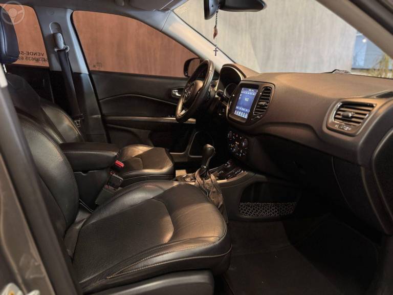 JEEP - COMPASS 2.0 LONGITUDE TD350 TURBO DIESEL 4X4 4P AUTOMÁTICO - 2017/2018 - CINZA - R$ 102.900,00