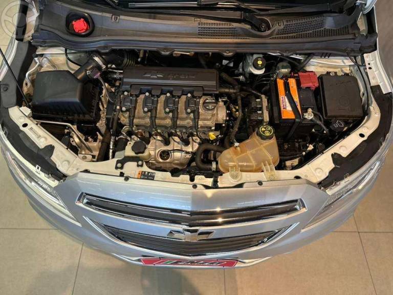CHEVROLET - ONIX 1.0 MPFI LT 8V FLEX 4P MANUAL - 2016/2016 - PRATA - R$ 47.900,00