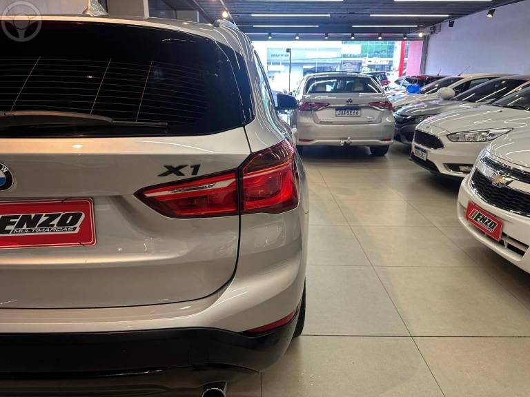 BMW - X1 2.0 20I 4X2 16V FLEX 4P AUTOMÁTICO - 2016/2016 - PRATA - R$ 109.900,00
