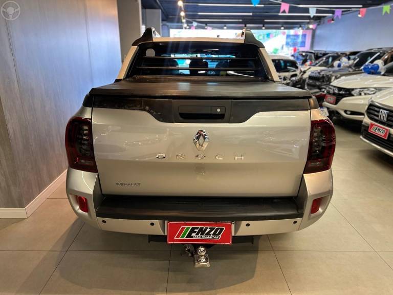 RENAULT - DUSTER OROCH 2.0 16V FLEX DYNAMIQUE AT 4P AUTOMÁTICO - 2016/2017 - PRATA - R$ 74.900,00