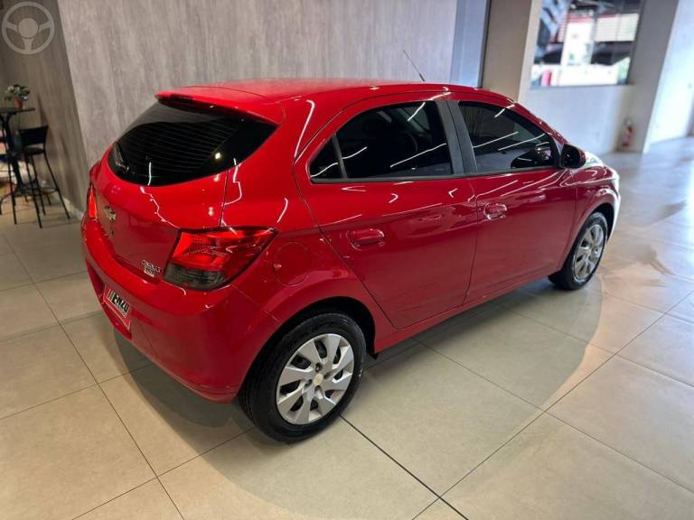 CHEVROLET - ONIX 1.4 MPFI LT 8V FLEX 4P MANUAL - 2015/2016 - VERMELHA - R$ 53.900,00