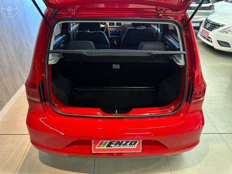 VOLKSWAGEN - FOX 1.0 MI TRENDLINE 8V FLEX 4P MANUAL - 2014/2015 - VERMELHA - R$ 43.900,00