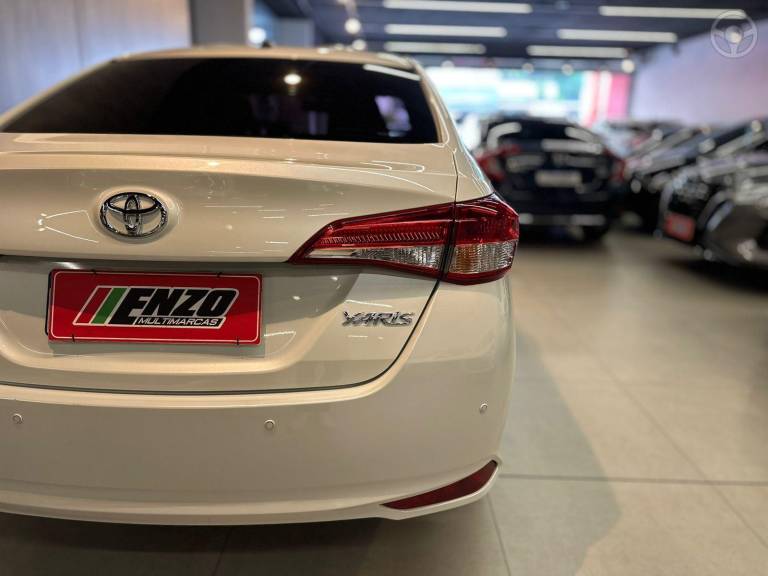 TOYOTA - YARIS 1.5 XL LIVE SEDAN 16V FLEX 4P AUTOMÁTICO - 2019/2020 - BRANCA - R$ 77.900,00