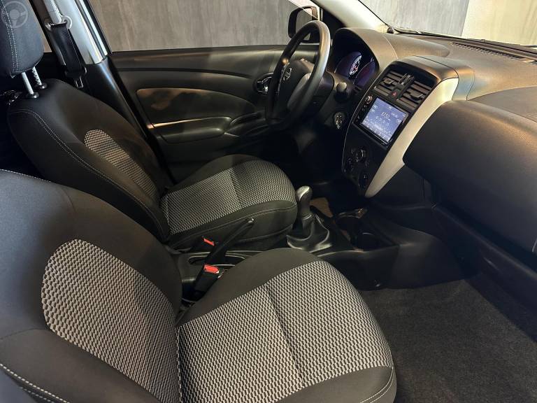 NISSAN - VERSA 1.6 16V FLEX SV 4P MANUAL - 2019/2020 - BRANCA - R$ 64.900,00
