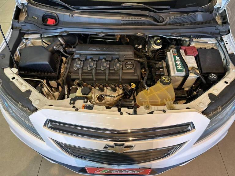 CHEVROLET - ONIX 1.4 MPFI LTZ 8V FLEX 4P MANUAL - 2014/2014 - BRANCA - R$ 52.900,00
