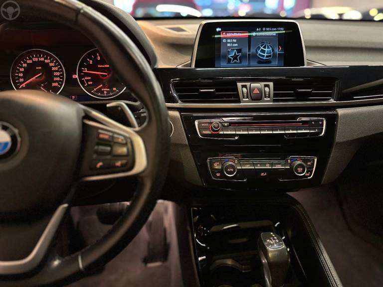 BMW - X1 2.0 16V TURBO ACTIVEFLEX SDRIVE20I X-LINE 4P AUTOMÁTICO - 2017/2018 - BRANCA - R$ 134.900,00