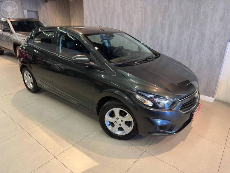 CHEVROLET - ONIX 1.4 MPFI LT 8V FLEX 4P MANUAL - 2019/2019 - CINZA - R$ 64.900,00
