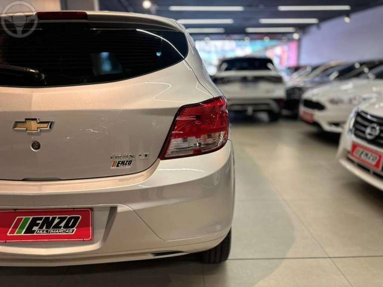 CHEVROLET - ONIX 1.0 MPFI LT 8V FLEX 4P MANUAL - 2016/2016 - PRATA - R$ 47.900,00