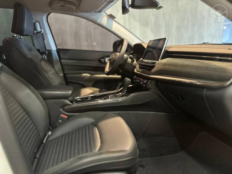 JEEP - COMMANDER 1.3 LIMITED T270 16V 4X2 TURBO FLEX 4P AUTOMÁTICO - 2025/2025 - BRANCA - R$ 203.900,00