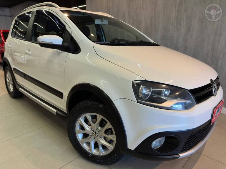 VOLKSWAGEN - CROSSFOX 1.6 MI FLEX 8V 4P MANUAL - 2012/2013 - BRANCA - R$ 48.900,00