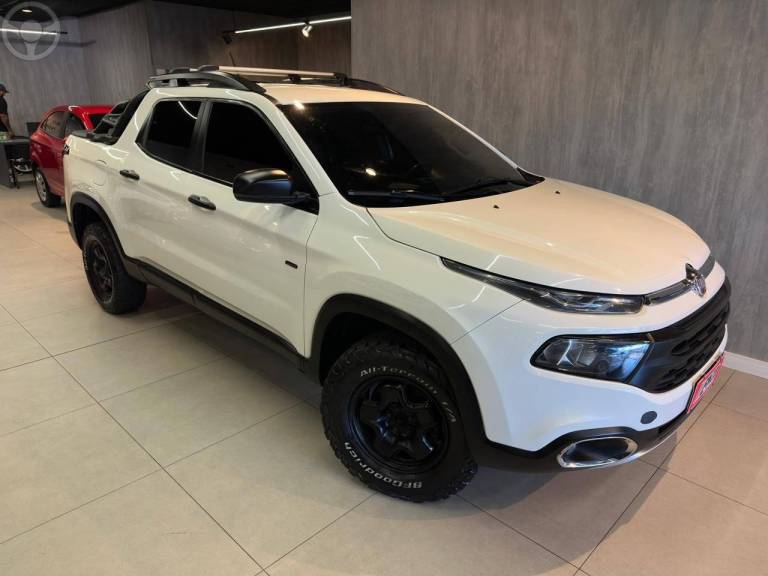 FIAT - TORO 2.0 16V TURBO DIESEL FREEDOM MANUAL - 2017/2017 - BRANCA - R$ 88.900,00