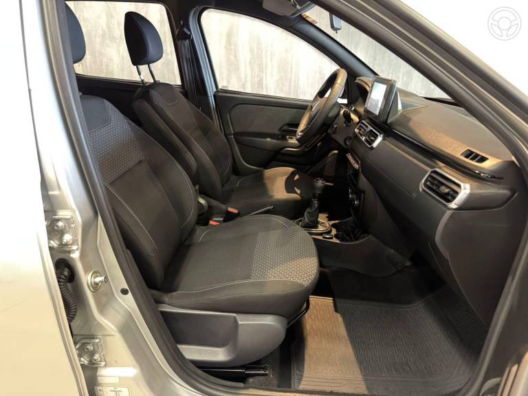 RENAULT - OROCH 1.6 16V SCE INTENSE FLEX 4P MANUAL - 2022/2023 - PRATA - R$ 91.900,00