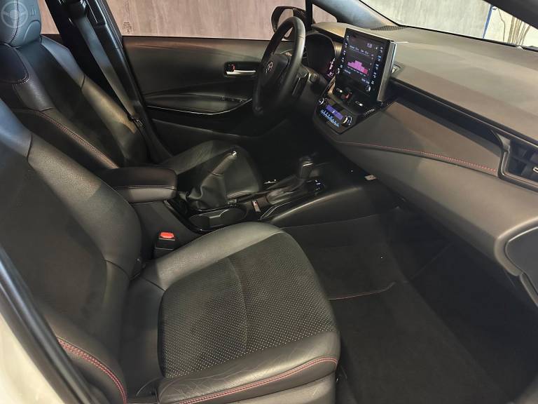 TOYOTA - COROLLA 2.0 GR SPORT 16V FLEX 4P AUTOMÁTICO - 2021/2022 - BRANCA - R$ 140.900,00