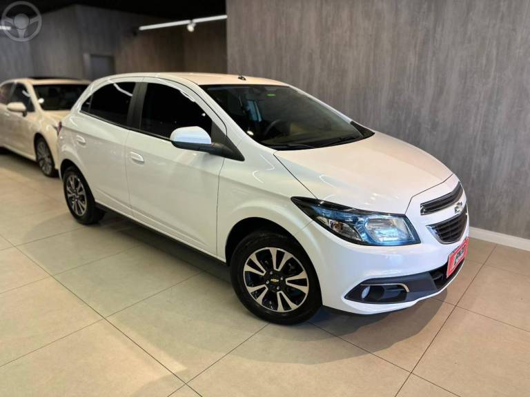 CHEVROLET - ONIX 1.4 MPFI LTZ 8V FLEX 4P MANUAL - 2014/2014 - BRANCA - R$ 53.900,00