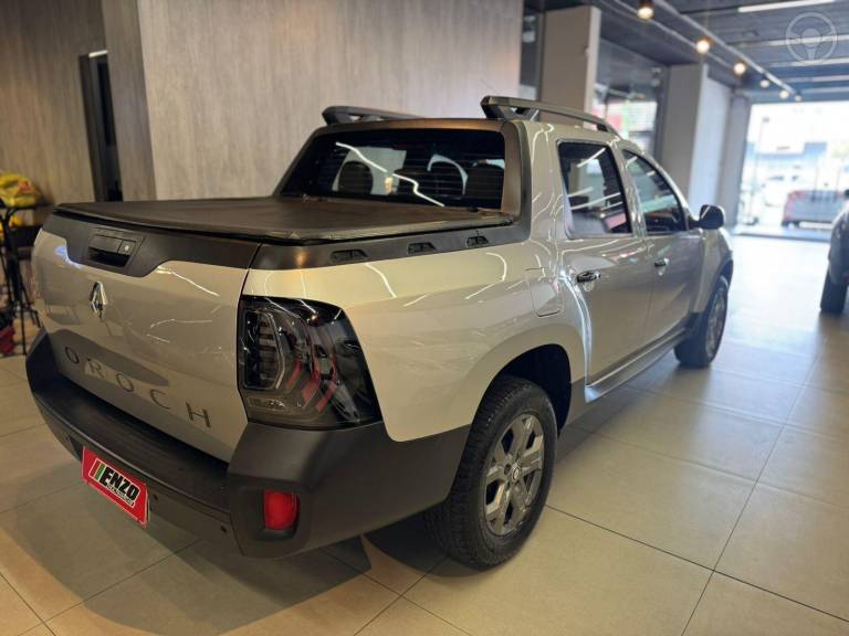 RENAULT - OROCH 1.6 16V SCE INTENSE FLEX 4P MANUAL - 2022/2023 - PRATA - R$ 91.900,00