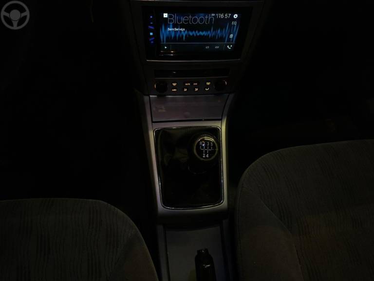 CHEVROLET - VECTRA 2.0 MPFI ELEGANCE 8V 140CV FLEX 4P MANUAL - 2006/2006 - BRANCA - R$ 36.900,00