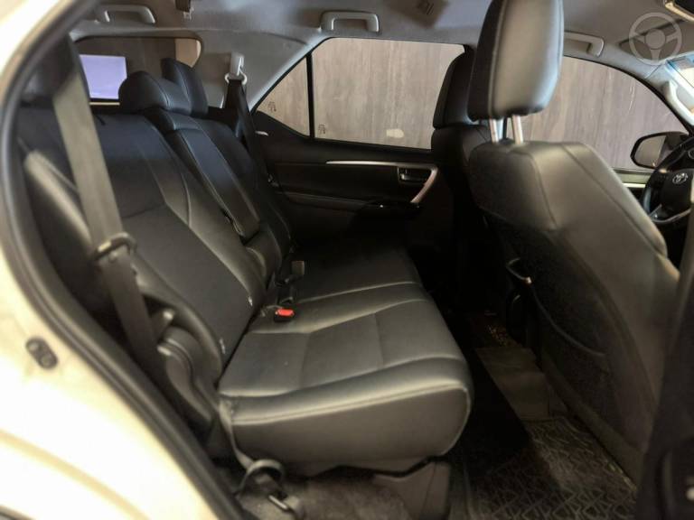 TOYOTA - HILUX SW4 2.8 SRX 4X4 7 LUGARES 16V TURBO INTERCOOLER DIESEL 4P AUTOMÁTICO - 2022/2022 - BRANCA - R$ 314.900,00