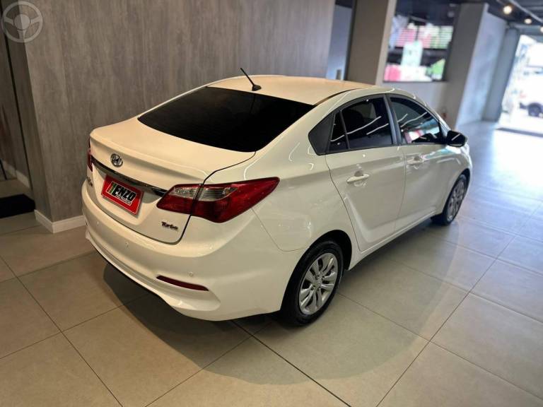 HYUNDAI - HB20S 1.0 COMFORT PLUS 12V TURBO FLEX 4P MANUAL - 2017/2018 - BRANCA - R$ 58.900,00